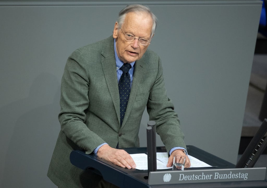 Axel Gehrke (AfD) spricht während einer Sitzung des Bundestages.