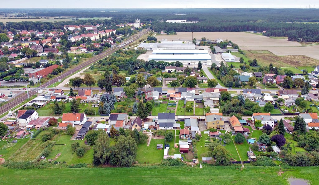 Die Hauseigentümer der Feldstraße 1 bis 14 müssen möglicherweise tief in die Tasche greifen, wenn sie die Grundstücke in ihrer gewohnten Größe behalten wollen.
