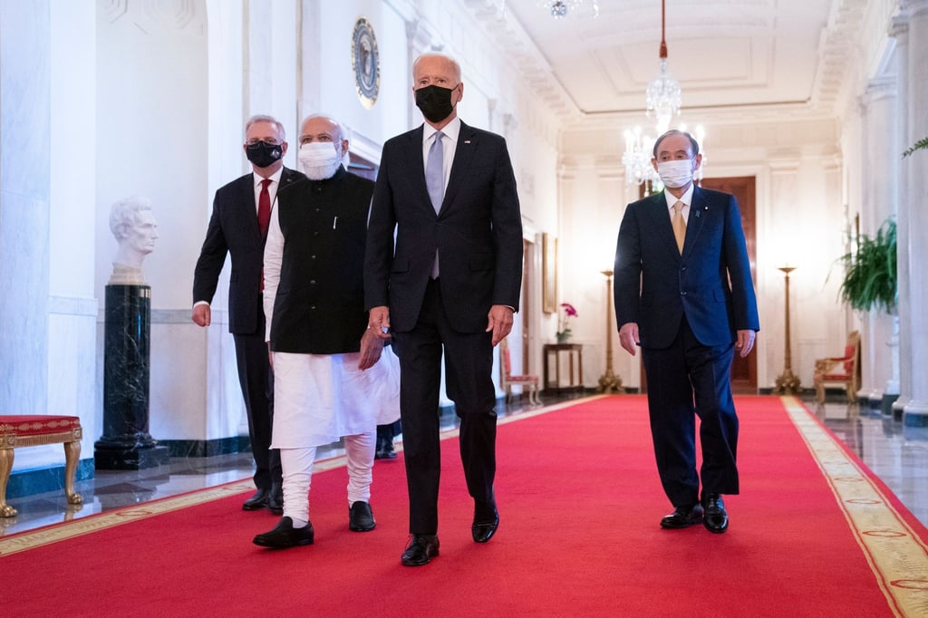 US-Präsident Joe Biden empfängt die Ministerpräsidenten von Australien, Indien und Japan, Scott Morrison (l), Narendra Modi (2.v.l.) und Yoshihide Suga (r).