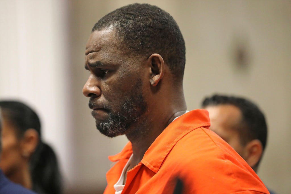 US-Sänger R. Kelly erscheint während einer Anhörung im Leighton Criminal Courthouse (Archivbild).