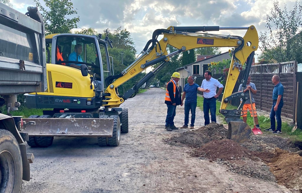 In der Schulstraße in Ziegelroda haben kürzlich die Arbeiten begonnen. Die Straße soll grundhaft ausgebaut werden.