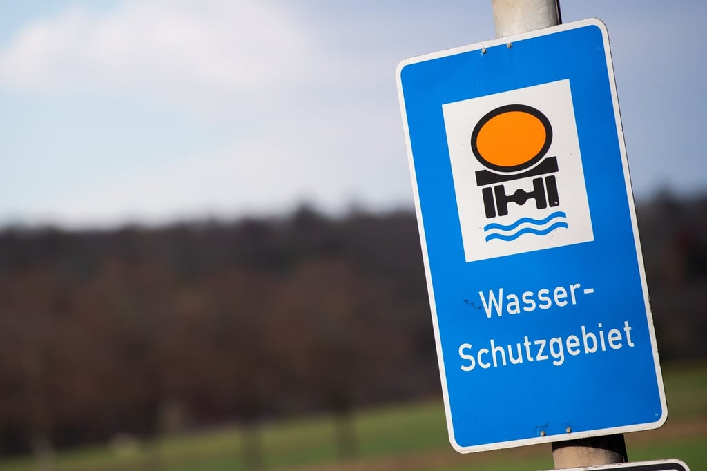 Ein Schild mit der Aufschrift "Wasserschutzgebiet".