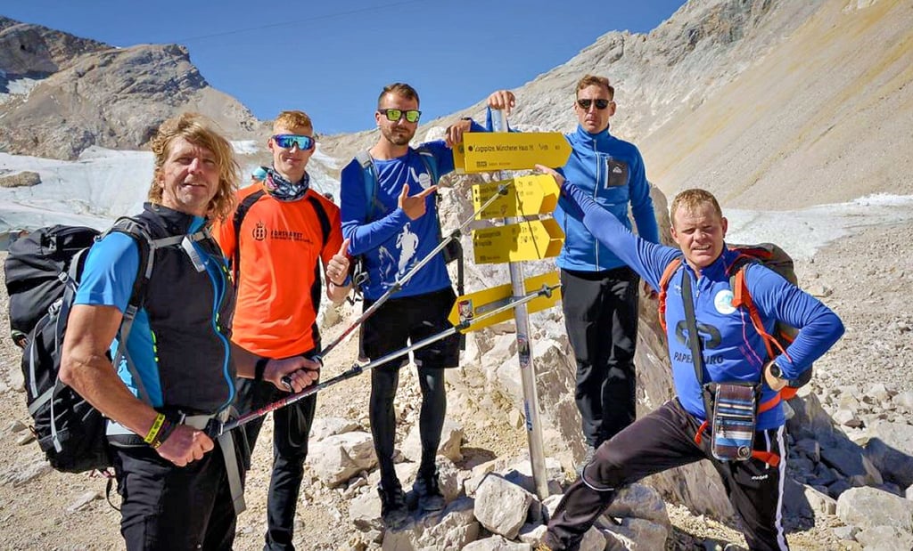 Fast geschafft: Noch 500 Höhenmeter trennen Sven und Nils Kirchhoff, Hagen Worofka, Maik Ryll und Mathias Zemski vom Gipfel der Zugspitze. Oben endete der Friedenslauf 2021.