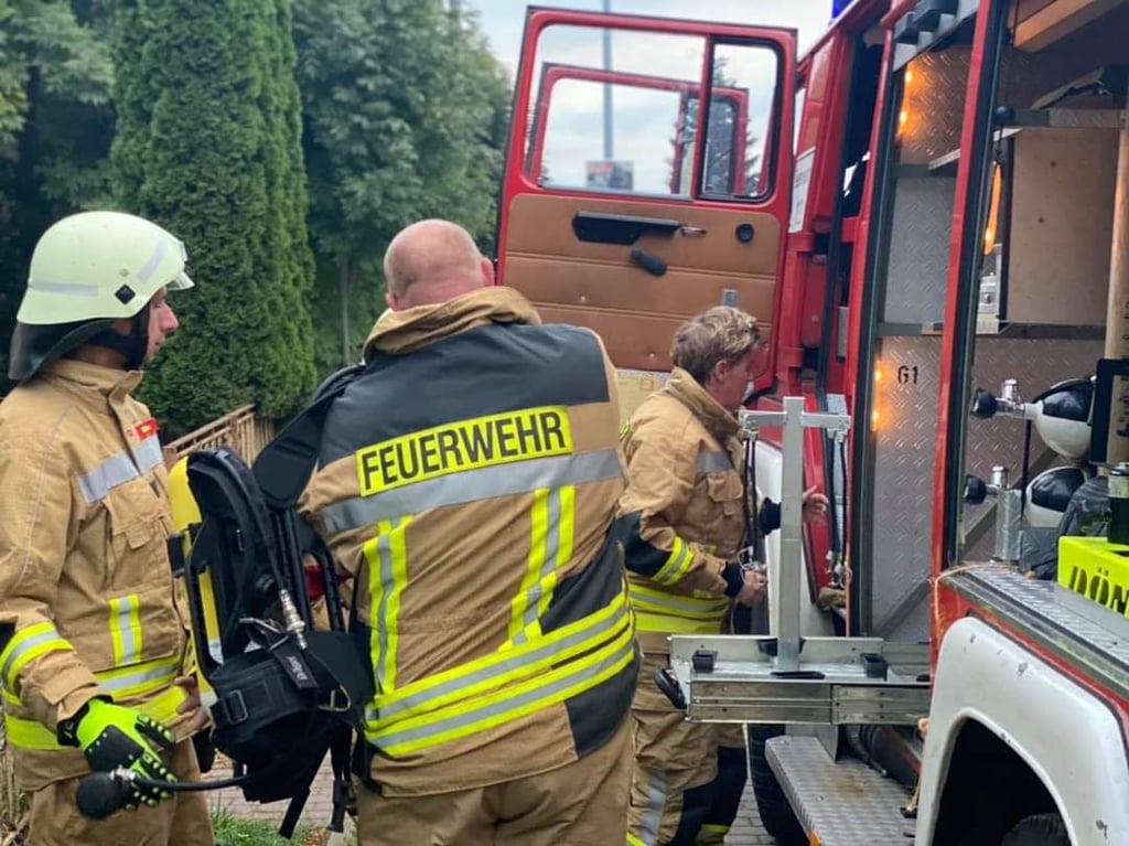 Die Feuerwehren aus Hüttenrode, Cattenstedt und Blankenburg sind wegen einer Verpuffung nach Hüttenrode ausgerückt.