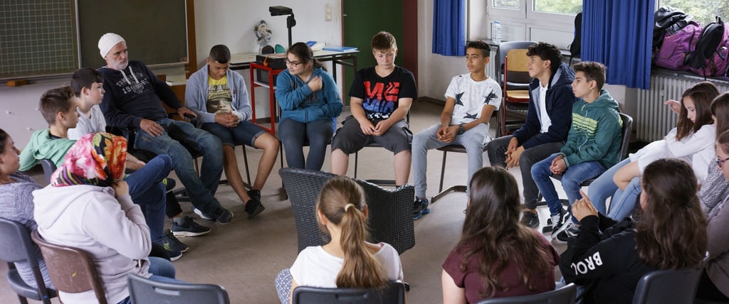 Dieter Bachmann und die Schülerinnen und Schüler der Klasse 6 B.