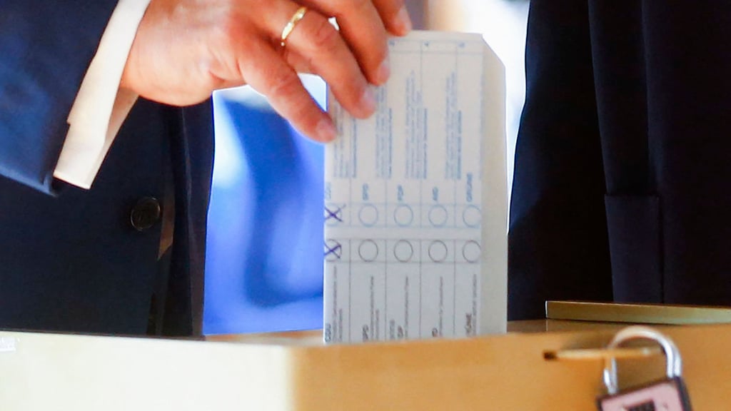 Laschets Wahlzettel. . Foto:Thilo Schmuelgen/ POOL /
