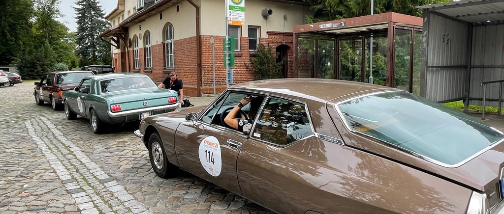 Endlich war der Bahnhof Loburg mal wieder Haltepunkt. Die Teilnehmer der Youngtimer-Rallye mussten in Loburg eine Aufgabe lösen.