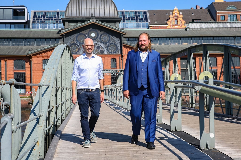 Der Grünen-Bundesfraktionschef Anton Hofreiter (r) und Hamburgs Ex-Justizsenator Till Steffen.