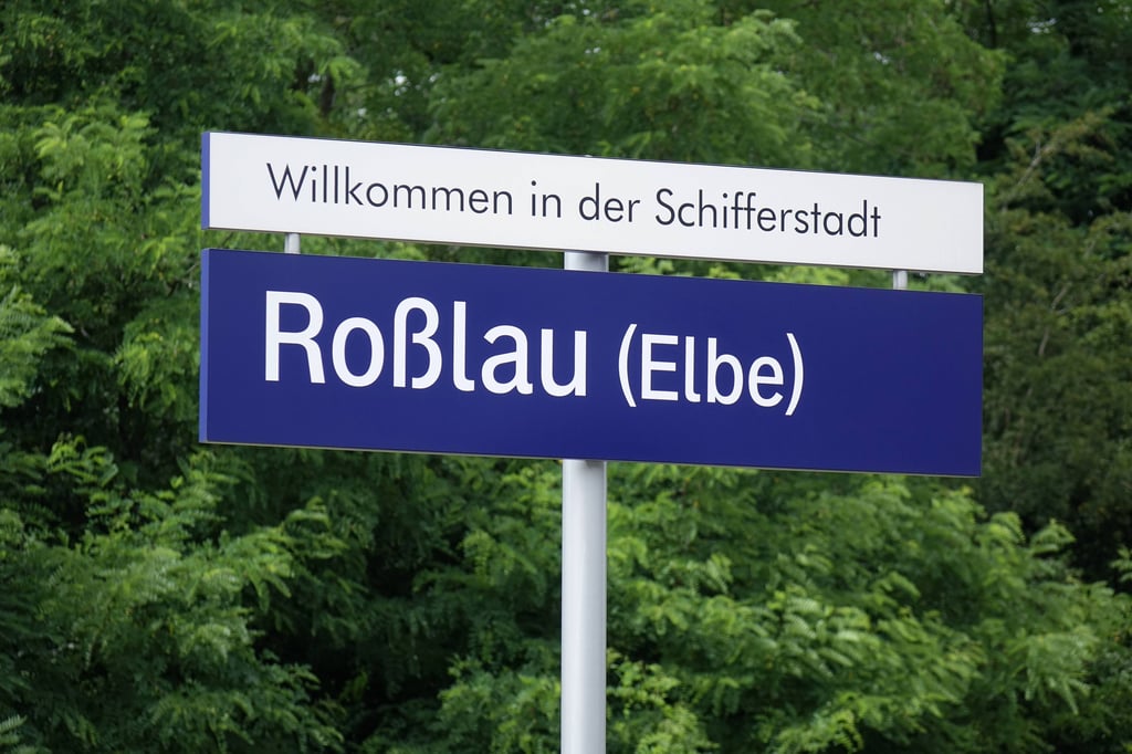 Am Bahnhof werden Besucher der Schifferstadt begrüßt.