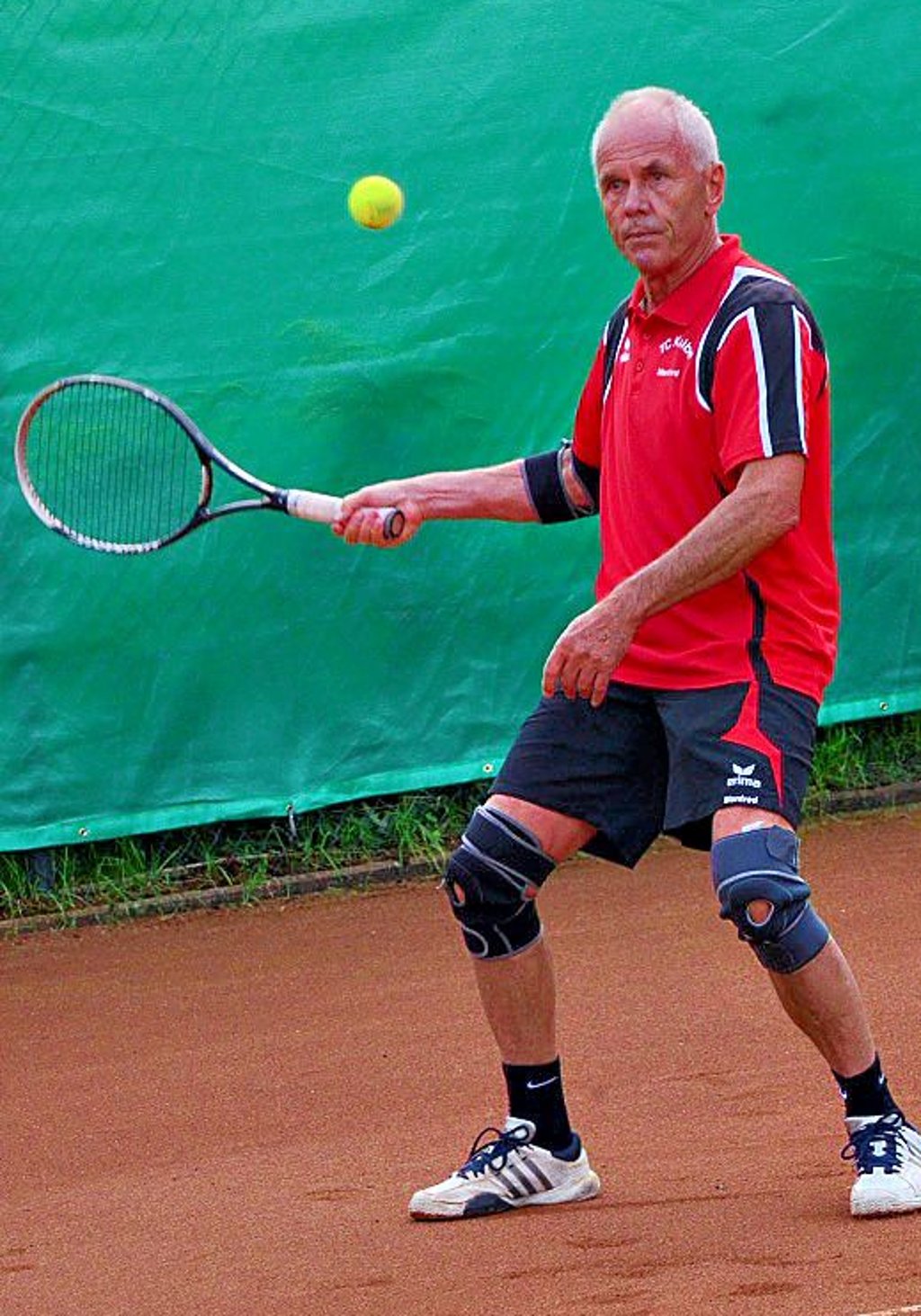 Mit 72 Jahren immer noch am Ball: Manfred Brohmann (TC Kalbe).
