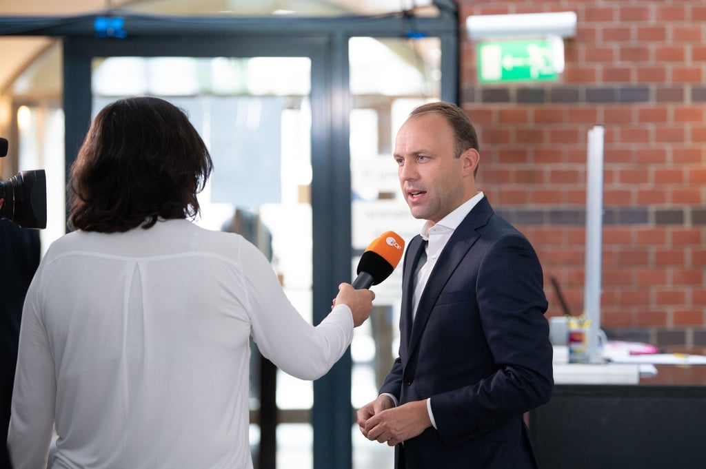 Berliner FDP-Spitzenkandidat Sebastian Czaja vor Beginn einer Sitzung.