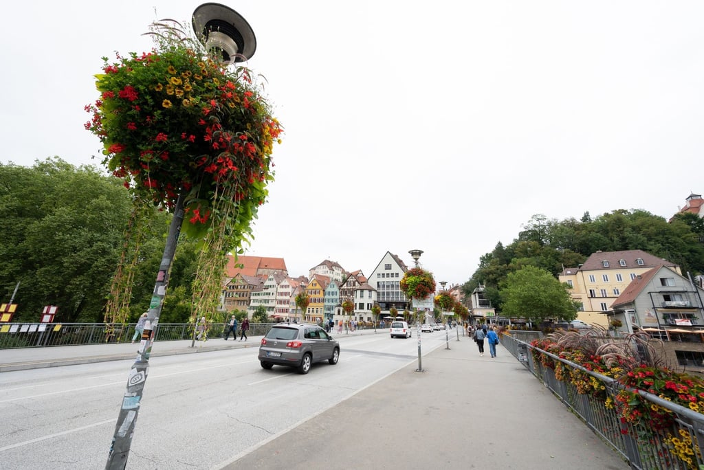 Die Neckarbrücke in Tübingen.