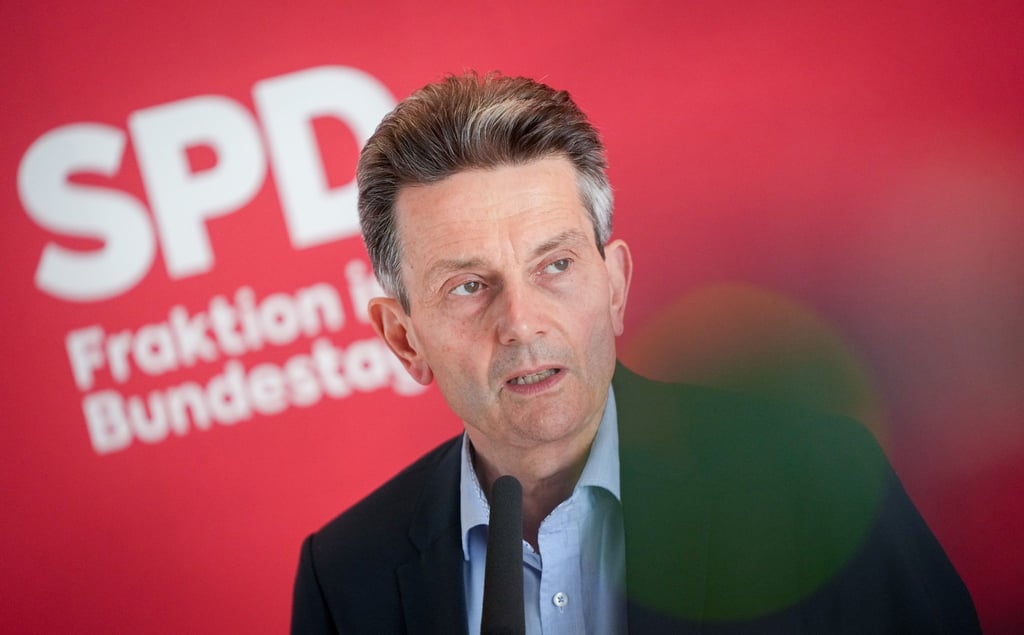 Rolf Mützenich (SPD) spricht.