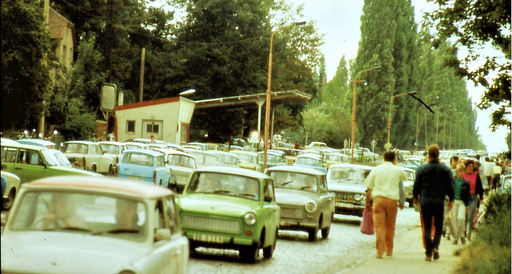 Auch in den 1970er Jahren herrschte zur Wiese Ausnahmezustand, wie hier in der Halleschen Straße.
