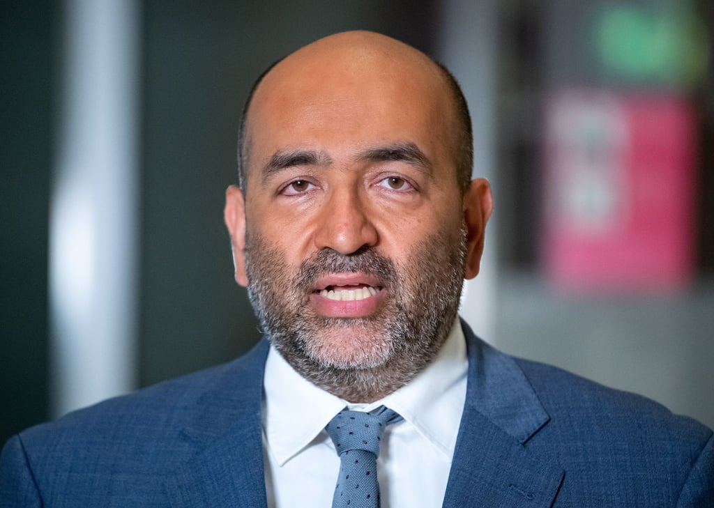 Grünen-Politiker Omid Nouripour spricht bei einer Sondersitzung im Deutschen Bundestag.