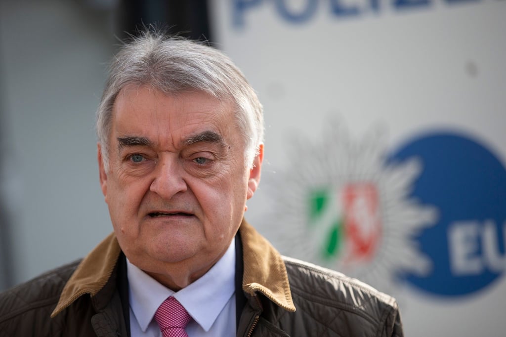Herbert Reul (CDU) spricht.