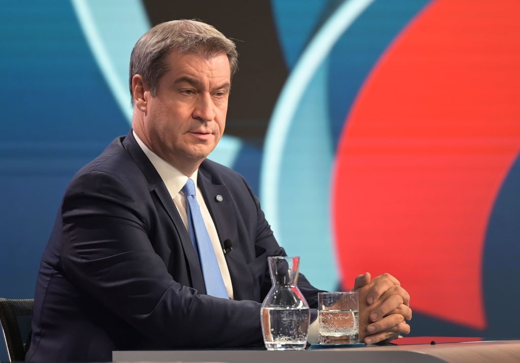 CSU-Parteichef Markus Söder sitzt in einem Wahlstudio des ZDF bei der „Berliner Runde“ zur Bundestagswahl.