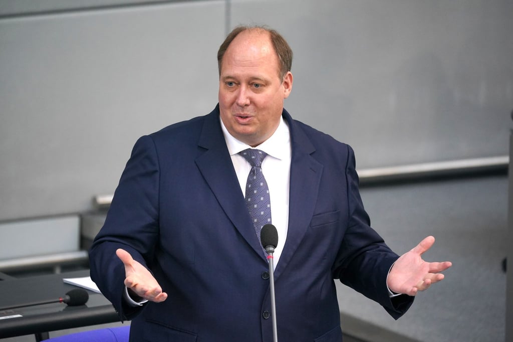 CDU-Spitzenkandidat und Kanzleramtschef Helge Braun (CDU) spricht im Bundestag.