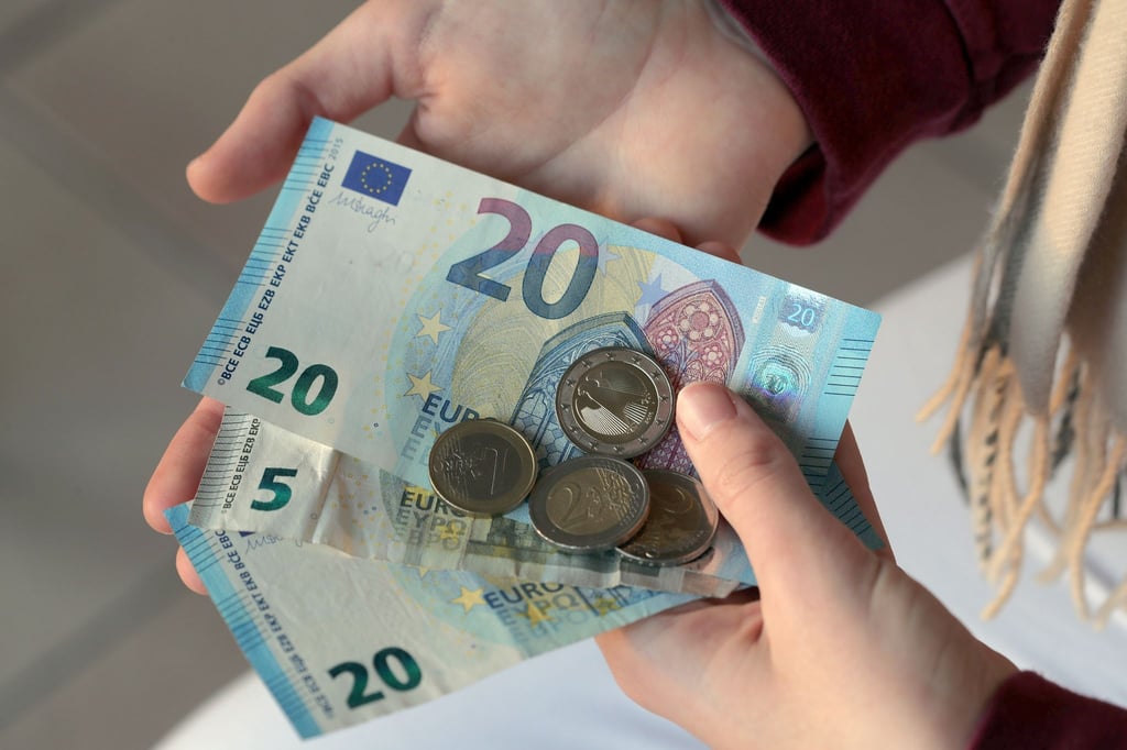 Zwar dürften auch Jugendliche merken, wenn bestimmte Dinge immer teurer werden, mit dem Begriff Inflationsrate können jedoch nur wenige etwas anfangen. Das ergab eine Jugendstudie des BdB.