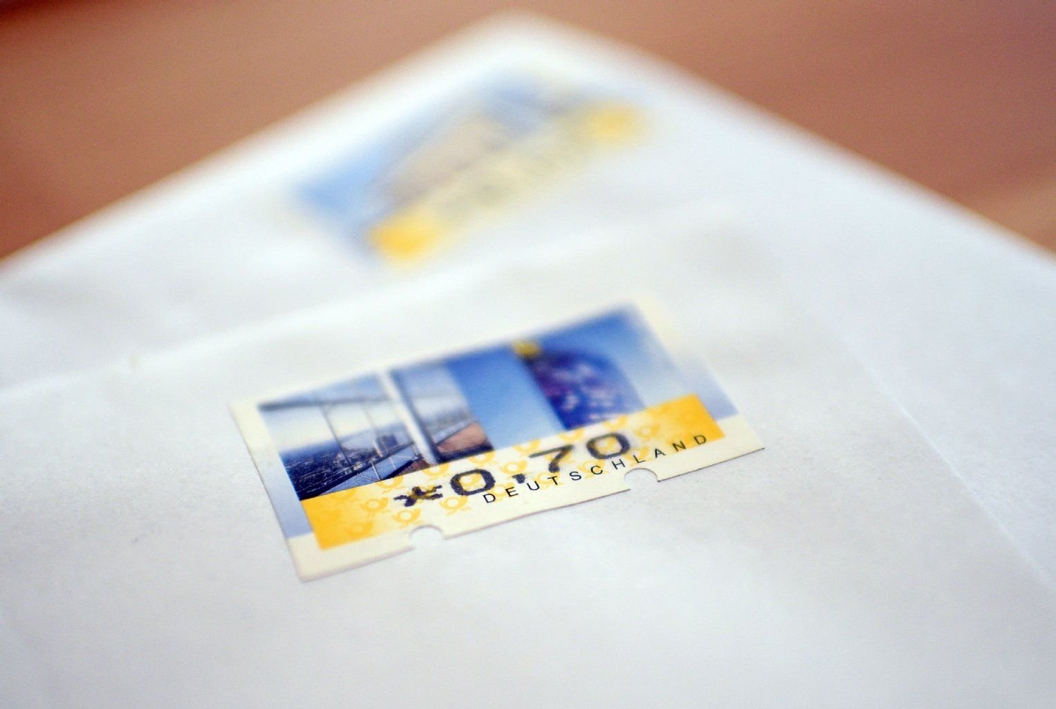 Eine zu niedrige Briefmarke ließ den raffinierten Trick der Regensburgerin auffliegen.