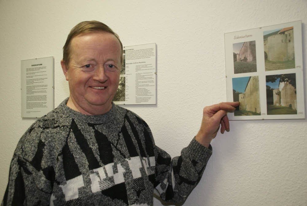 Der Heimatverein Haynsburg besteht seit 25 Jahren. Vereinschef Harald Menz erklärt die Geschichte des Sidoniusturmes. Dieser gehört zum Ensemble der Haynsburg und wird seit 20 Jahren vom Heimatverein für Veranstaltungen genutzt.