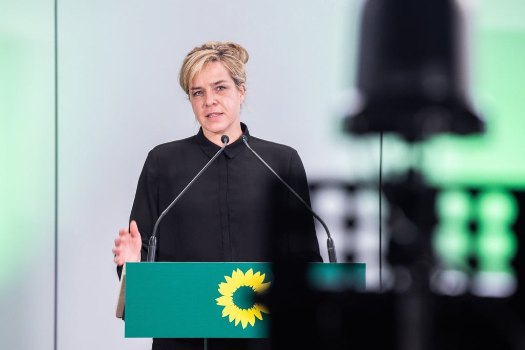 Mona Neubaur (Die Grünen) spricht.