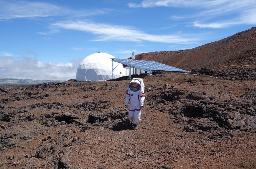 Das schroffe Gestein des Vulkans Mauna Loa auf Hawaii ähnelt der Marsoberfläche. Dort findet das Experiment statt, das eine mögliche Mars-Mission der US-Weltraumbehörde Nasa vorbereiten soll.