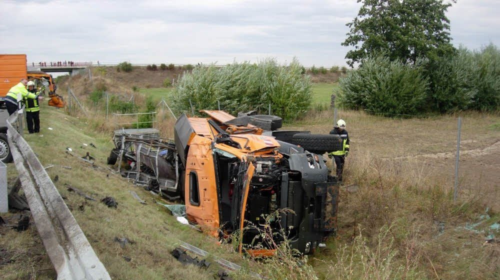 Ein Unfall, bei dem ein Fahrzeug der Landesstraßenbaubehörde beschädigt wurde, ereignete sich 2015 bei Wernigerode.