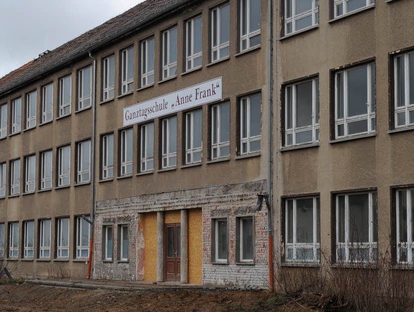Am Äußeren der Schule hat sich noch nicht viel getan.