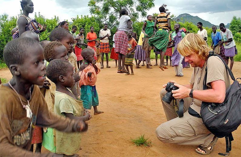 Frank Gehrmann bei den Karamojong.