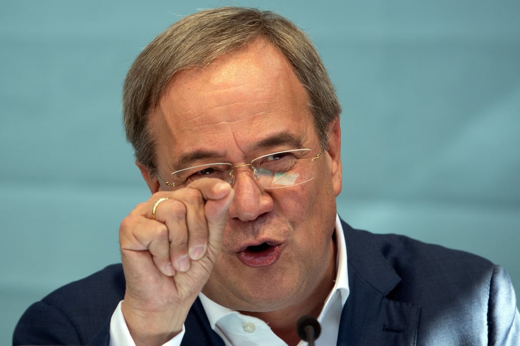 Unionskanzlerkandidat Armin Laschet spricht bei einem Wahlkampfauftritt in Aachen.