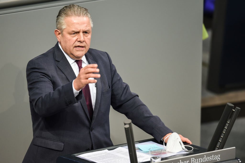 Klaus-Peter Willsch (CDU) spricht bei einer Sitzung des Bundestags.