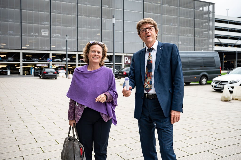 Engelbert Lütke Daldrup und Aletta von Massenbach schauen in die Kamera.