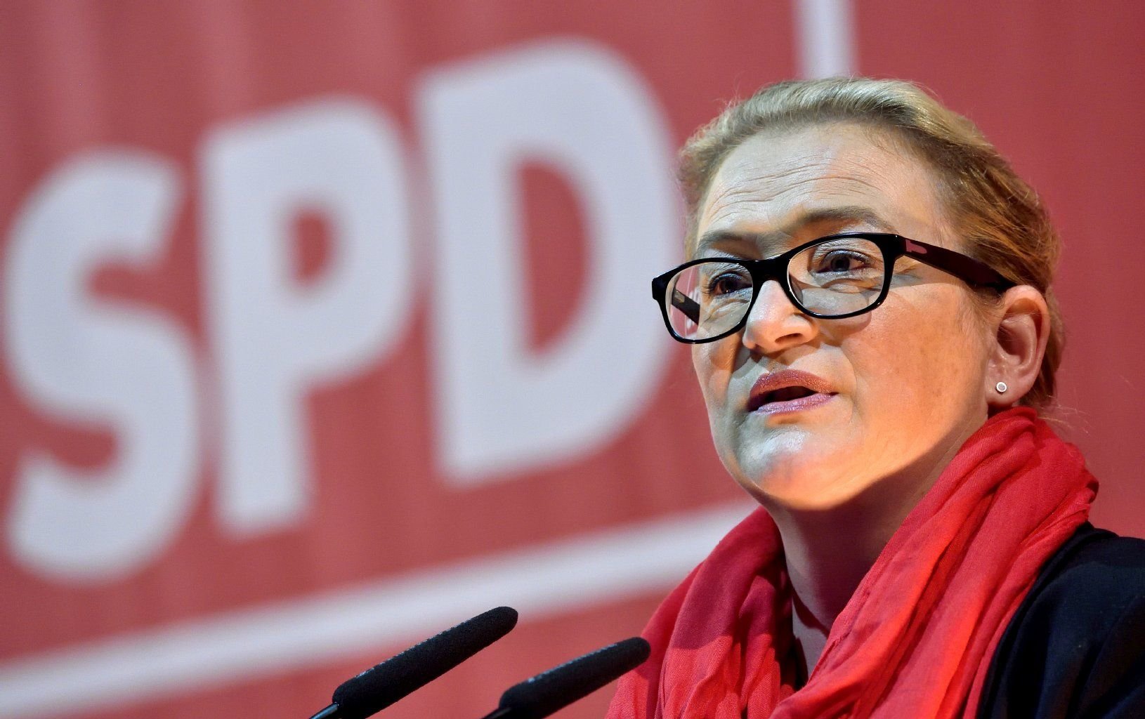Die SPD-Landesvorsitzende von Sachsen-Anhalt, Katrin Budde, spricht am 17.10.2015 auf dem Landesparteitag der SPD Sachsen-Anhalt in Leuna.