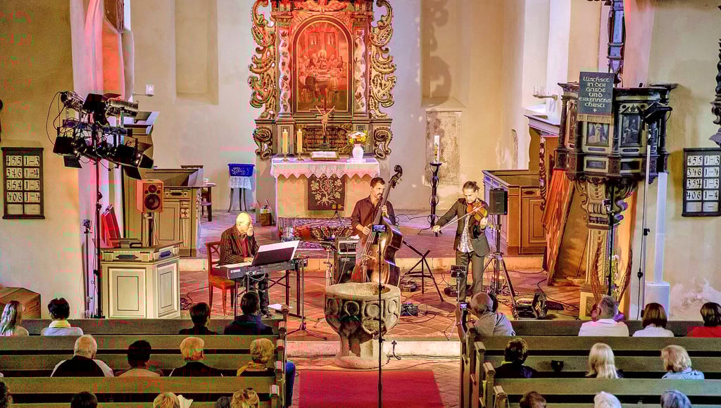 Das Rostocker Trio ?Tröstesang? begeisterte im letzten Kulturnacht-Konzert die Gäste in der Stadtkirche.