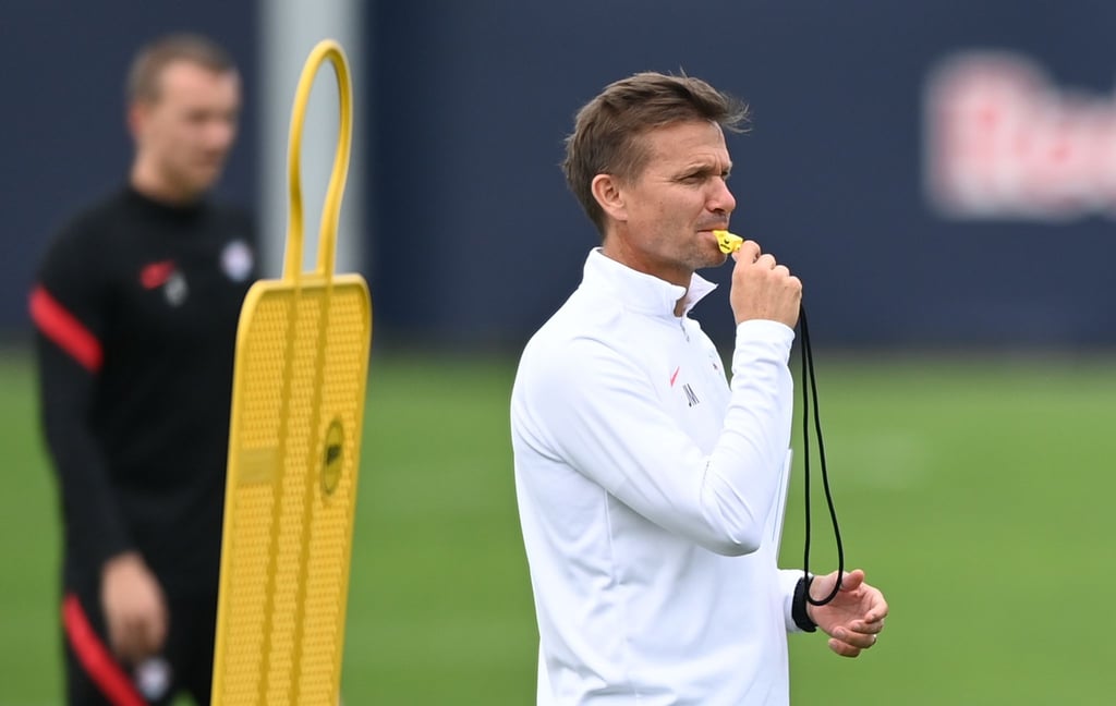 Leipzigs Trainer Jesse Marsch leitet das Training vor dem Spiel gegen den FC Brügge.
