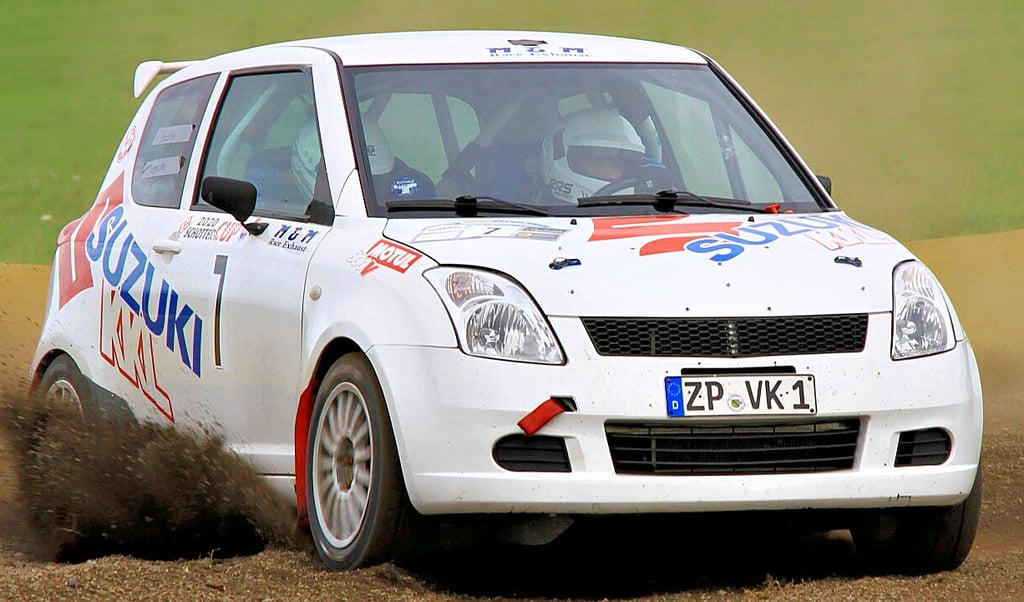 Uwe Joachim und Arwed Jungnickel im Suzuki Swift