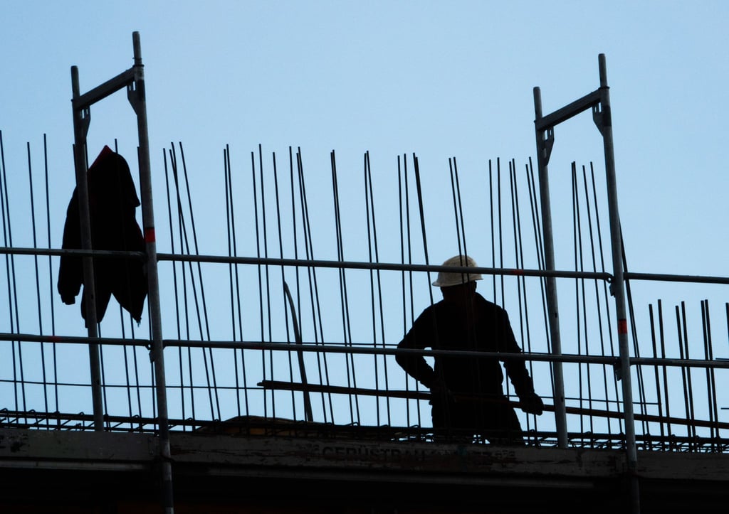Die Bau-Gewerkschaft ruft in der festgefahrenen Tarifrunde erneut einen Schlichter an.