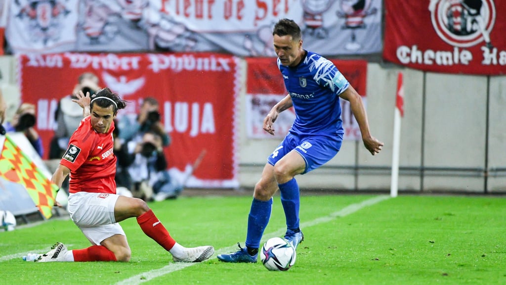 Halles Jan Shcherbakovski hat sich gegen Magdeburg nur leicht an der Wade verletzt.