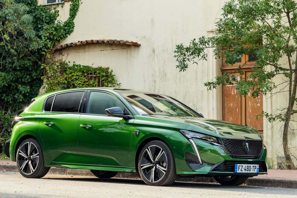 Neue Generation: Die Schrägheckmodelle vom 308 bringt Peugeot noch 2021 in den Handel.