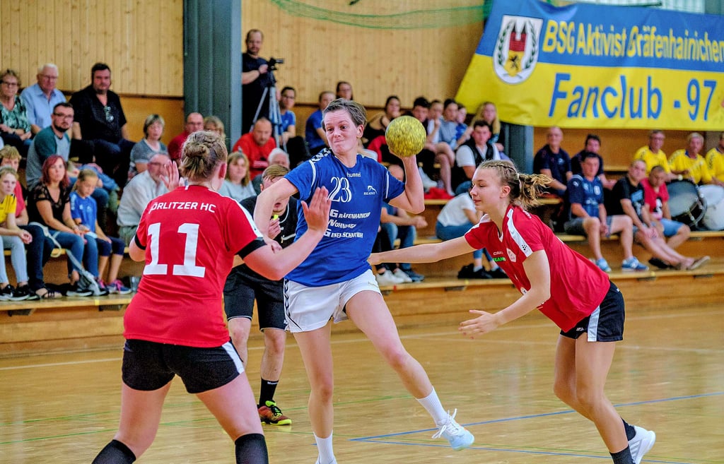 Lisa Proske - hier am Ball - ist die beste BSG-Werferin mit acht Treffern. Sie hat auch alle fünf Siebenmeter verwandelt.