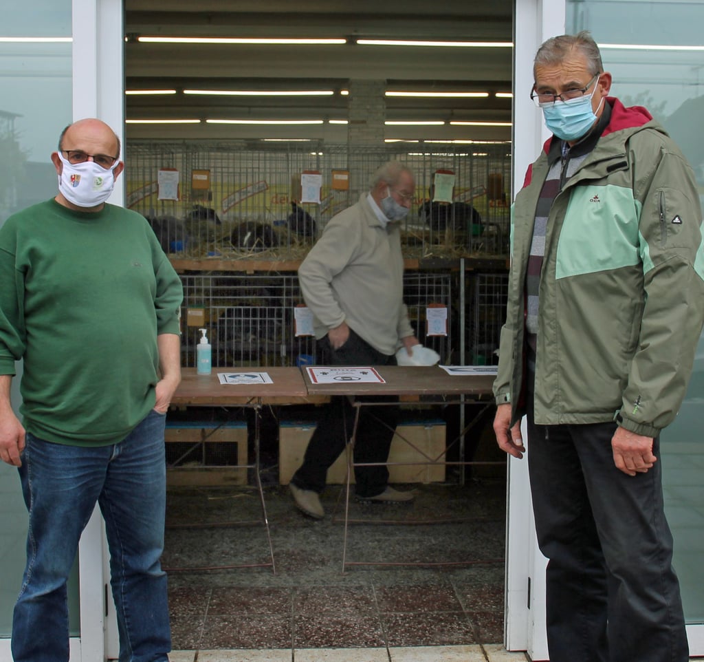 Im vergangenen Jahr fand die Tierschau im ehemaligen Gartenmarkt in der Breiten Straße statt. Vorsitzender Peter Komnick und Ortsbürgermeister Gerhard Borstell eröffneten.