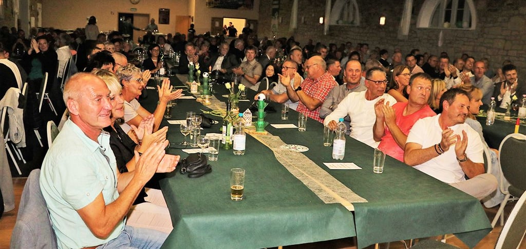 Jede Menge Fußballer, die an der Geschichte von Romonta Amsdorf maßgeblich mitgeschrieben haben, trafen sich zur Festveranstaltung.