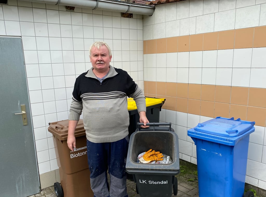 Andreas Müller aus Stendal übt Kritik an der neuen Abfallgebühr. Vor allem die Zahl der Mindestleerungen stößt ihm sauer auf.
