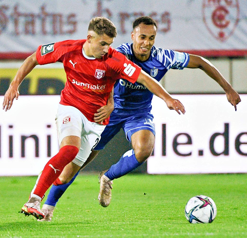 Der HFC und Julian Guttau (l.) kämpften sich gegen den FCM zum Derby-Sieg.