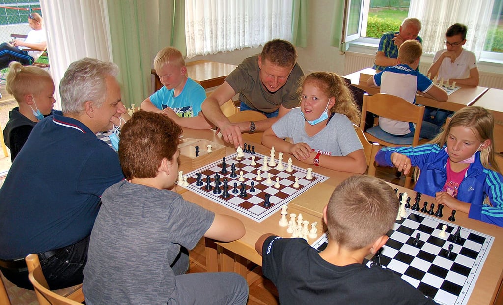 Bleib zu Hause, spiele Schach online - Schach-Ticker