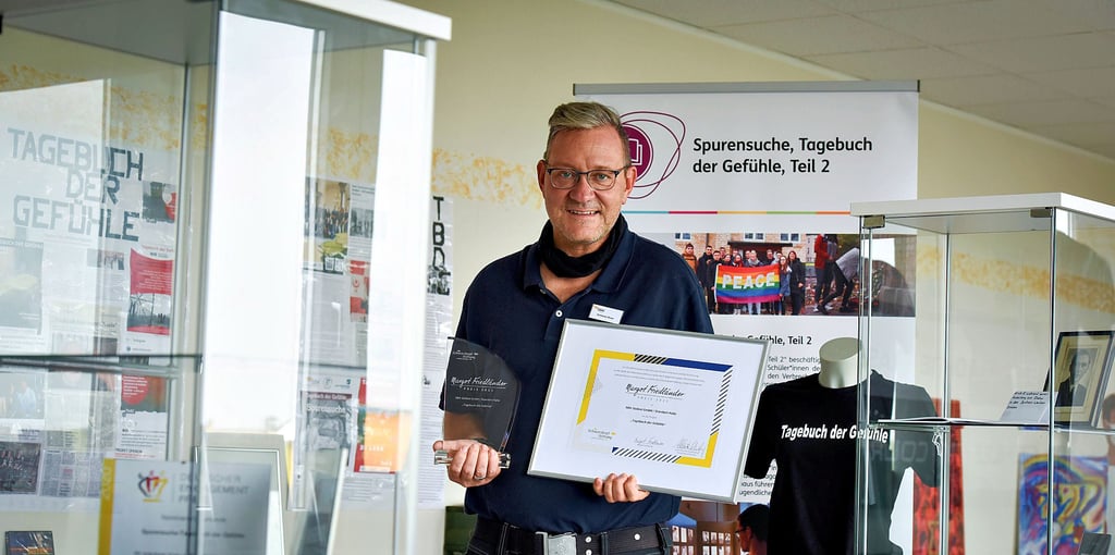 Pädagoge Andreas Dose von der SBH wurde mit seinen Schülern für die Reihe „Tagebuch der Gefühle“ ausgezeichnet.