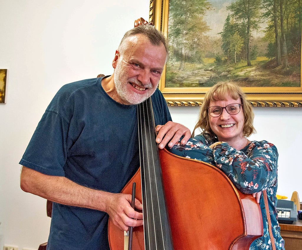 Ingo Burghausen, Solokontrabassist der Anhaltischen Philharmonie, und Sopranistin Sibyll Ciel bieten als „bassocantilena“ ein besonderes Programm.