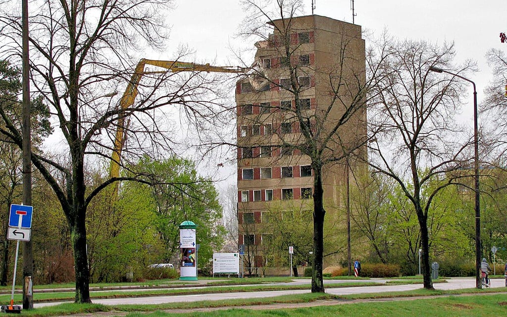 In Hoyerswerda wurde im Jahr 2011 ein elfgeschossiges Y-Haus abgerissen. Gebaut worden war es 35 Jahre zuvor.