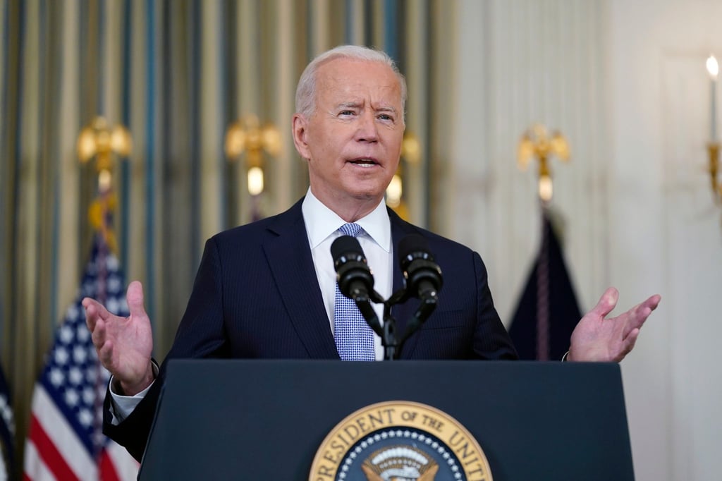 Joe Biden, Präsident der USA, spricht im State Dining Room des Weißen Hauses in Washington.